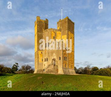 Gelbes Rendering zum Steinbauprojekt, Orford Castle, Suffolk, England, Großbritannien Stockfoto