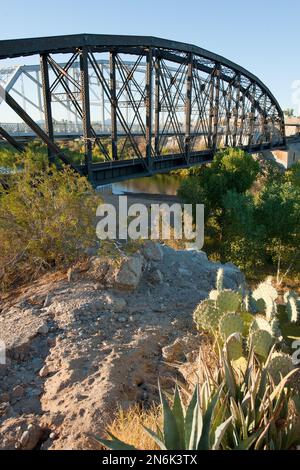 Historische Ocean-to-Ocean-Truss Bridge über den Colorado River bei Yuma Crossing, Arizona Stockfoto