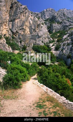 Eremitage von St. Ser in montagne Sainte Victoire, in der Nähe von Aix en Provence, gemalt und popularisiert vom französischen Maler Cezanne Stockfoto