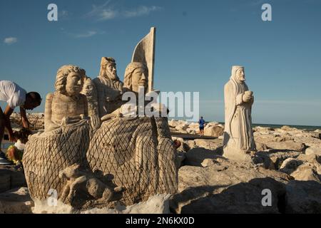 San Benedetto del Tronto, Juni 1 2022. Kunstwerke am Südpier von San Benedetto del Tronto Stockfoto