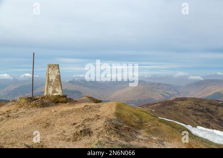 Der Triggerpunkt auf dem Gipfel des Munro Ben Vorlich Stockfoto