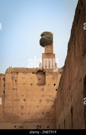 Die felsige Architektur von Marrakesch, Marokko, ist ein Zeugnis des reichen kulturellen Erbes und der künstlerischen Exzellenz der Stadt. Stockfoto