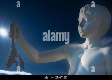 Junge mit Frosch Kunstinstallation von Charles Ray, Venedig. Stockfoto