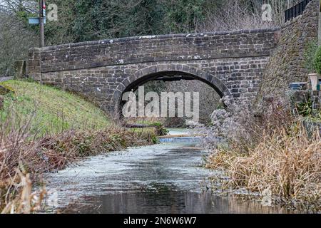 Brücke über Cromford Canal, Whatstandwell, Derbyshire Stockfoto