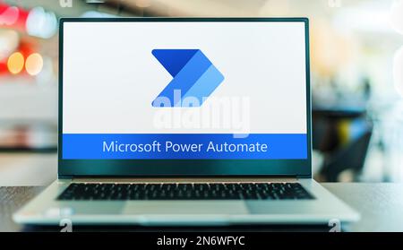 POZNAN, POL - 24. MAI 2022: Laptop Computer mit Logo von Microsoft Power Automate Stockfoto