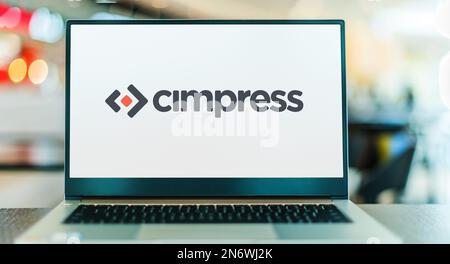 POZNAN, POL - 28. DEZEMBER 2022: Laptop mit Logo der Firma Cimpress Stockfoto