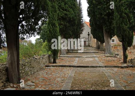 Landschaft des Dorfes Vrisnik auf der Insel Hvar, Kroatien Stockfoto