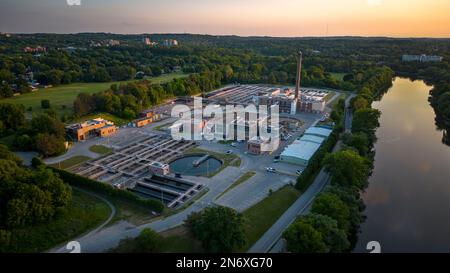 Juni 29 2022 London Ontario Kanada. Luftaufnahme des Greenway Wastewater Treatment Centre bei Sonnenuntergang. Luke Durda/Alamy Stockfoto