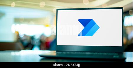 POZNAN, POL - 24. MAI 2022: Laptop Computer mit Logo von Microsoft Power Automate Stockfoto