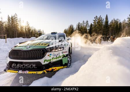 Umea, Vasterbotten County, Schweden - 10/02/2023, 22 Emil LINDHOLM (FIN), Reeta HAMALAINEN (FIN), TOKSPORT WRT, SKODA FABIA RS, RC2, Rally2, Aktion während der Rally Sweden 2023, 2. Runde der WRC World Rally Car Championship 2023, vom 9. Bis 12. Februar 2023 in Umea, Vasterbotten County, Schweden - Foto: Nikos Katikis/DPPI/LiveMedia Stockfoto