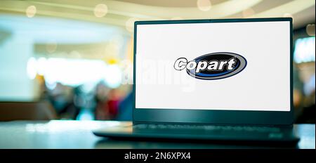 POZNAN, POL - 28. JUNI 2022: Laptop-Computer mit Logo von Copart, einem globalen Anbieter von Online-Auktions- und Remarketing-Services für Automot Stockfoto