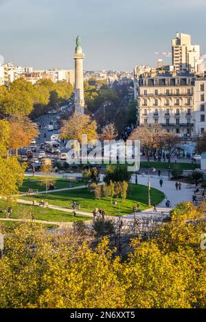 Blick aus der Vogelperspektive auf den Place de la Nation im Osten von Paris, Frankreich im Herbst Stockfoto