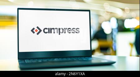 POZNAN, POL - 28. DEZEMBER 2022: Laptop mit Logo der Firma Cimpress Stockfoto