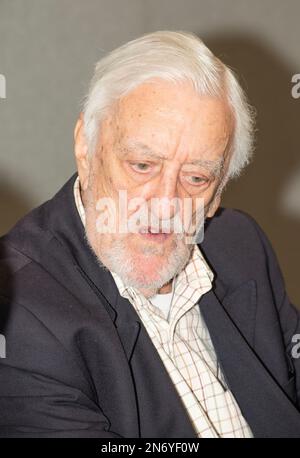 Porträt des britischen Schauspielers Bernard Cribbins auf der London Film Comic Con 2017 als Gastzeichner auf der Messe und dem Veranstaltungsort Olympia London. Stockfoto