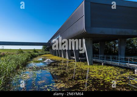 Lemmer, Niederlande - 11. August 2022: Touristeninformationszentrum auf dem Gelände der Woudagemaal, der größten Dampfpumpstation, die jemals in der gebaut wurde Stockfoto