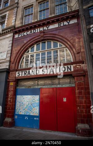 Die stillgelegte Aldwych London U-Bahnstation, die die Terminalstation von Holborn Station an der Piccadilly Line, London, UK war Stockfoto