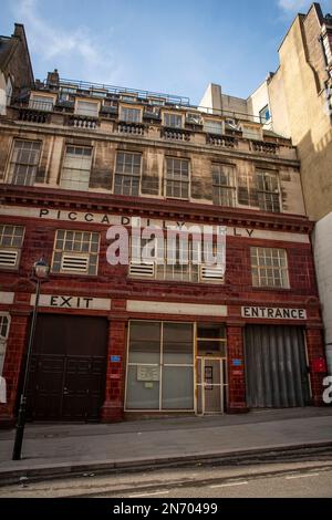 Die stillgelegte Aldwych London U-Bahnstation, die die Terminalstation von Holborn Station an der Piccadilly Line, London, UK war Stockfoto