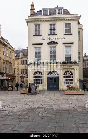 Das öffentliche Haus und Restaurant Huntsman in einem wunderschönen georgianischen Gebäude, das Stadtzentrum von Bath gehört zum UNESCO-Weltkulturerbe, Somerset, England, Großbritannien Stockfoto