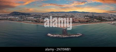 Panoramablick über Barcelona von oben. Stockfoto