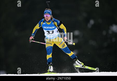 Oberhof, Deutschland. 10. Februar 2023. Biathlon: Weltmeisterschaft, Sprint 7,5 km, Frauen. Anna Magnusson aus Schweden auf der Rennstrecke. Kredit: Hendrik Schmidt/dpa/Alamy Live News Stockfoto