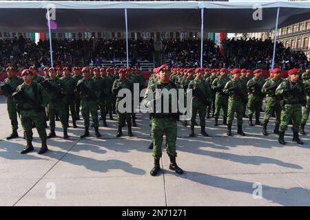 Mexiko-Stadt, Mexiko. 09. Februar 2023. Die mexikanische Armee und die Nationalgarde nehmen an der Feier des 110. Jahrestags des Marsches der Loyalität Teil. Am 9. Februar 2023 in Mexico City, Mexiko. (Kreditbild: © Carlos Santiago/Eyepix via ZUMA Press Wire) NUR REDAKTIONELLE VERWENDUNG! Nicht für den kommerziellen GEBRAUCH! Stockfoto