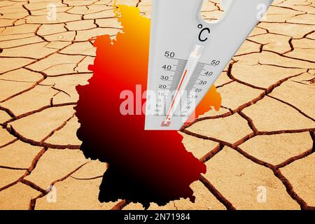 Thermometer mit Temperaturanzeige in gerissener Erde, Hitze, Dürre, Dürre Karte Deutschland Stockfoto