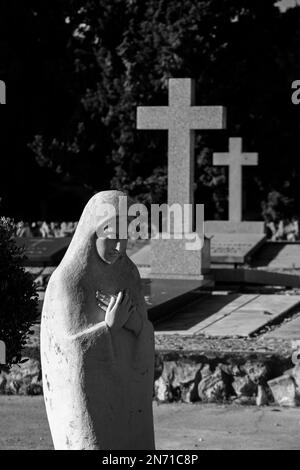 Skulptur auf dem modernistischen Friedhof Montjuic in Barcelona Spanien Stockfoto