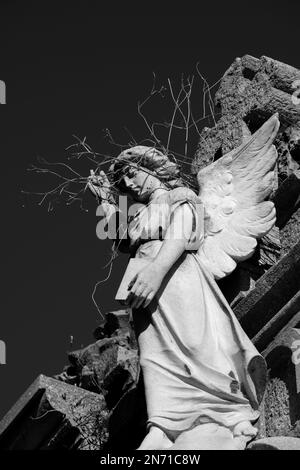 Skulptur auf dem modernistischen Friedhof Montjuic in Barcelona Spanien Stockfoto