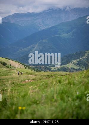 Einmaliger Abstieg vom Berg Pelopín (2, 007m) in Richtung Broto Stockfoto