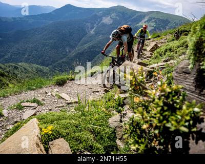 Einmaliger Abstieg vom Berg Pelopín (2, 007m) in Richtung Broto Stockfoto