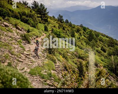 Einmaliger Abstieg vom Berg Pelopín (2, 007m) in Richtung Broto Stockfoto