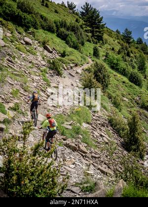 Einmaliger Abstieg vom Berg Pelopín (2, 007m) in Richtung Broto Stockfoto