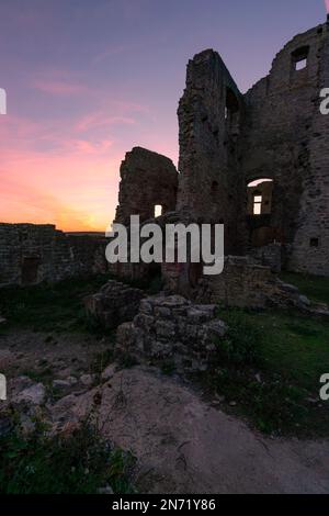 Abendliche Atmosphäre in der Burgruine Homburg und dem Naturschutzgebiet Homburg, Niederfrankreich, Franken, Bayern, Deutschland Stockfoto