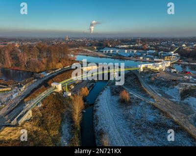 Winterlandschaft, Neubau von Brücken, Sprung über den Emscher, EMSCHERLAND, Renaturalized Emscher, Emscher Rekonstruktion, Castrop-Rauxel, North Rh Stockfoto