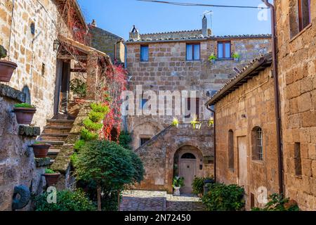 Tufa-Häuser in Civita di Bagnoregio, Latium, Italien. Stockfoto