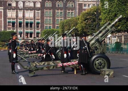 Mexiko-Stadt, Mexiko. 09. Februar 2023. 09. Februar 2023, Mexiko-Stadt, Mexiko: Mexikanische Armee und Nationalgarde nehmen an der Feier des 110. Jahrestags des Marsches der Loyalität Teil. Am 9. Februar 2023 in Mexico City, Mexiko. (Foto: Carlos Santiago/Eyepix Group/Sipa USA) Guthaben: SIPA USA/Alamy Live News Stockfoto