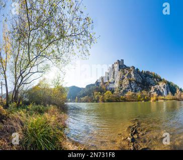 Strecno, Schloss Strecno, Vah (Waag) in der Slowakei Stockfoto