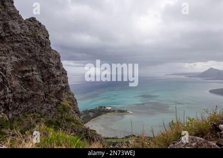 Der Blick vom berühmten Berg Le Morne Brabant auf Mauritius. Stockfoto