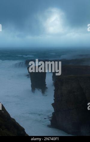 Wintersturm in Yesnaby, Orkney Isles Stockfoto