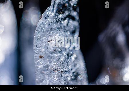 Eine Nahaufnahme von gefrorenen Wassertropfen. Stockfoto