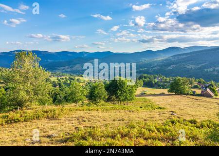 Vogesen-Gebirge, Bauernhöfe am Col du Wettstein, Vogesen-Gebirge im Elsass, Haut-Rhin (Oberelsass), Frankreich Stockfoto