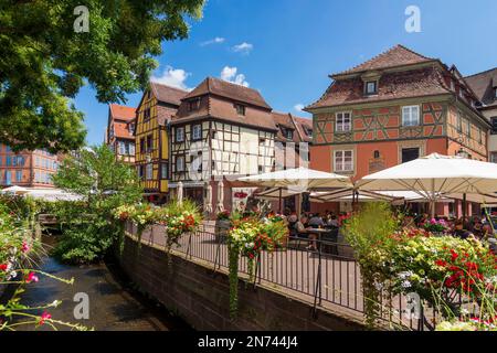 Colmar (Colmer, Kolmar), Place de l'Ancienne-Douane (Alter Zollplatz) mit Bach Mühlbach in der Altstadt im Elsass, Haut-Rhin (Oberelsass), Frankreich Stockfoto