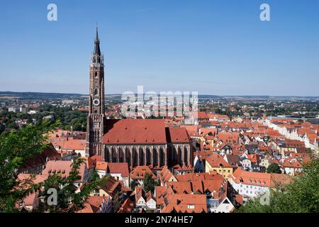 Deutschland, Bayern, Niederbayern, Landshut, Stadtblick, Pfarrkirche St. Martin, in der Altstadt Stockfoto