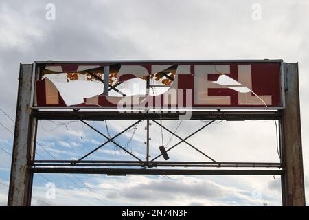 November 12 2022, Long Branch Motel unterzeichnet Highway 69 in Nord-Ontario geschlossen wegen eines Feuers. Luke Durda/Alamy Stockfoto