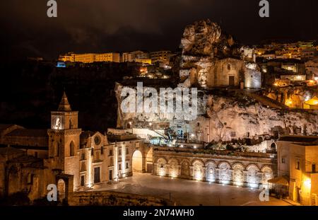 Berühmte Kirche des Heiligen Peter Caveoso in Miera bei Nacht, Süditalien Stockfoto