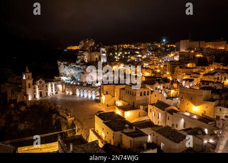 Berühmte Kirche des Heiligen Peter Caveoso in Miera bei Nacht, Süditalien Stockfoto