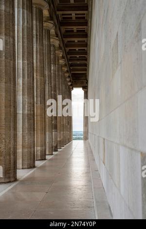 Walhalla-Denkmal in der Nähe von Regensburg nach einem griechischen Tempel, Bayern, Deutschland Stockfoto