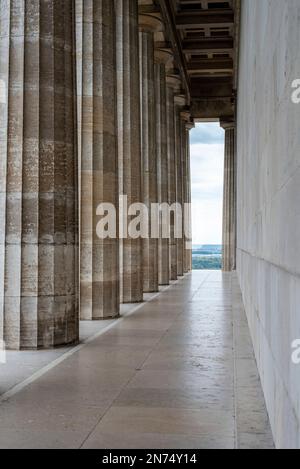 Walhalla-Denkmal in der Nähe von Regensburg nach einem griechischen Tempel, Bayern, Deutschland Stockfoto