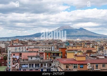 Panoramablick auf den Vesuv, die Städte Stabia und Pompeji davor, Süditalien Stockfoto