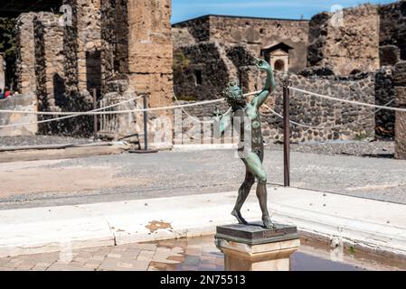 Pompeji, Italien, der berühmte tanzende Faun im Pompeji-Haus des Faun, Süditalien Stockfoto